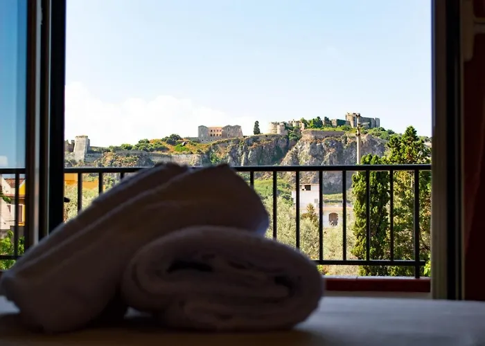 Kosmos Bed and Breakfast Μιλάτσο